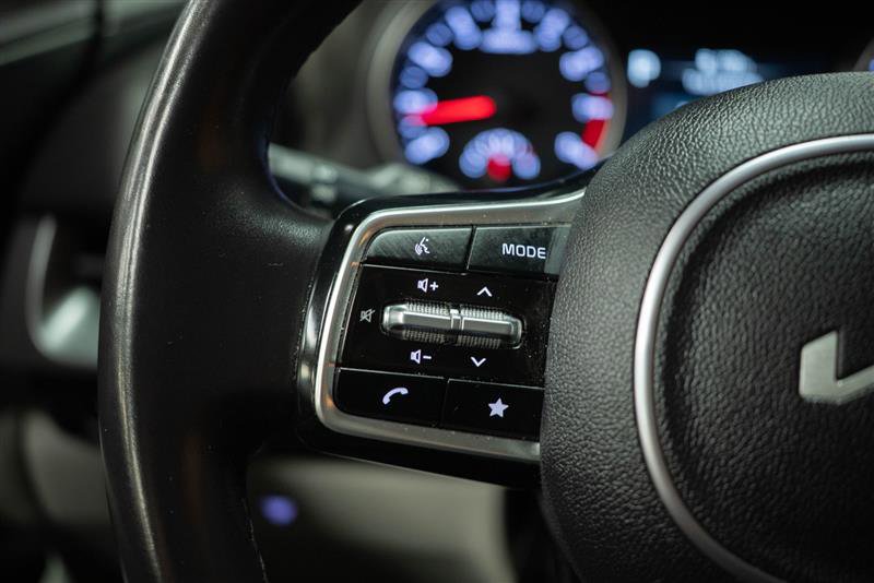 Used 2024 Kia Carnival LX image 28