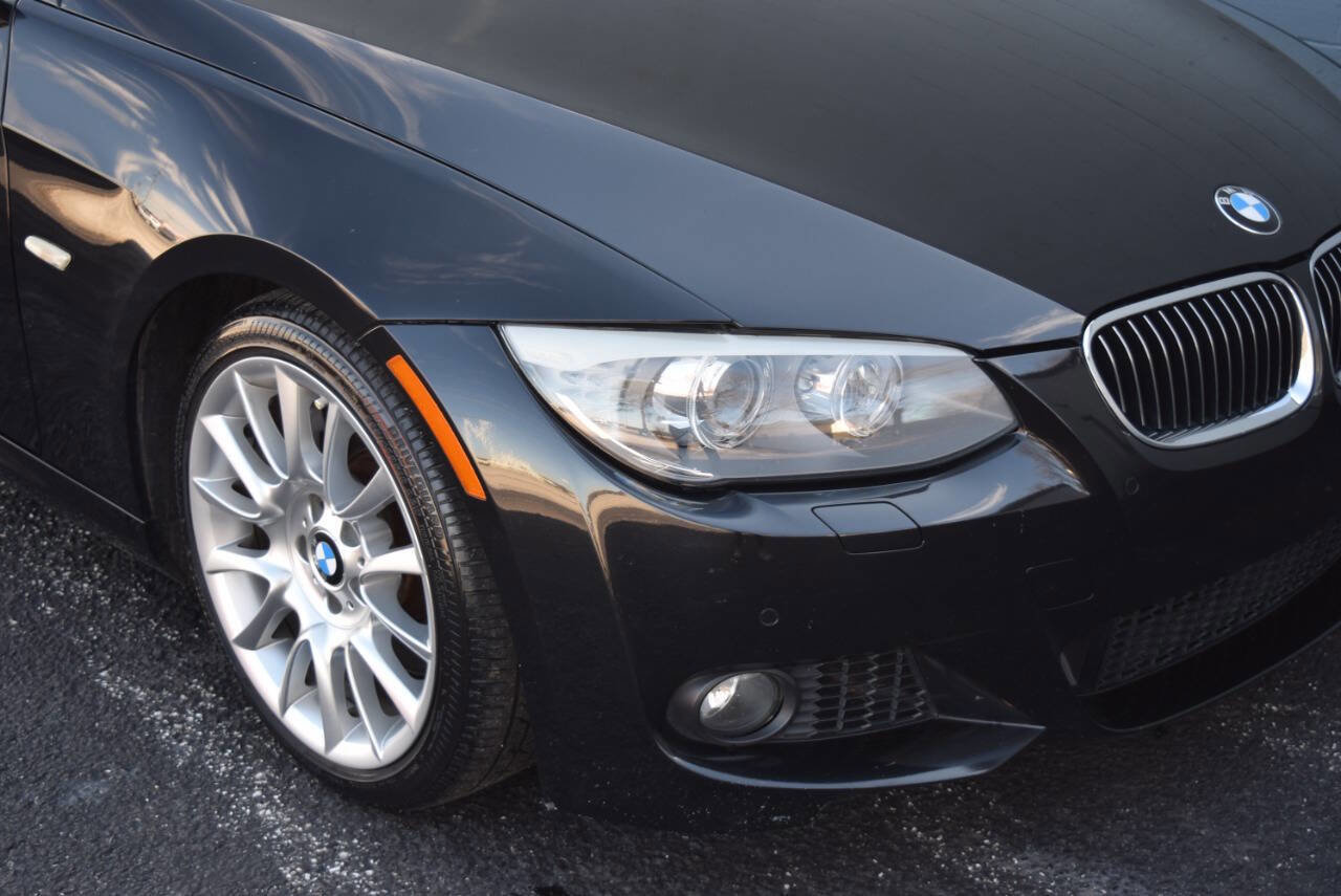 Used 2012 BMW 335i Convertible image 25