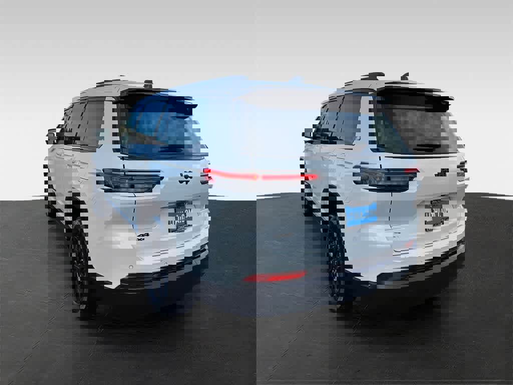 Used 2024 Jeep Grand Cherokee L Laredo image 4