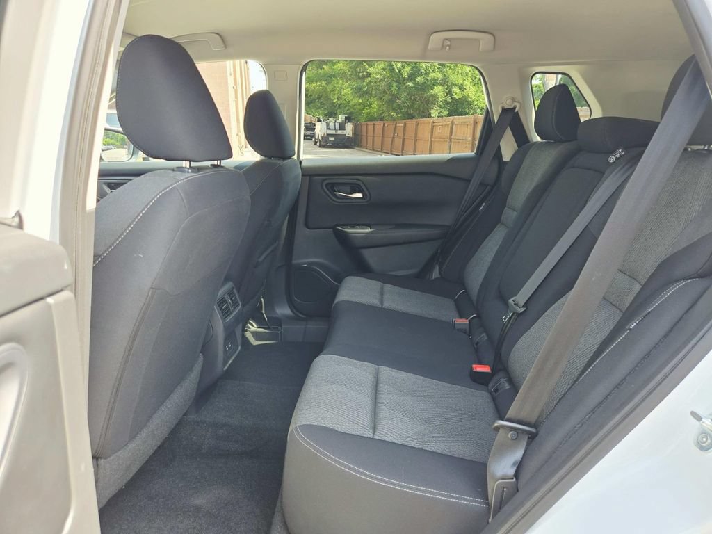 Used 2024 Nissan Rogue SV AWD/4WD image 12