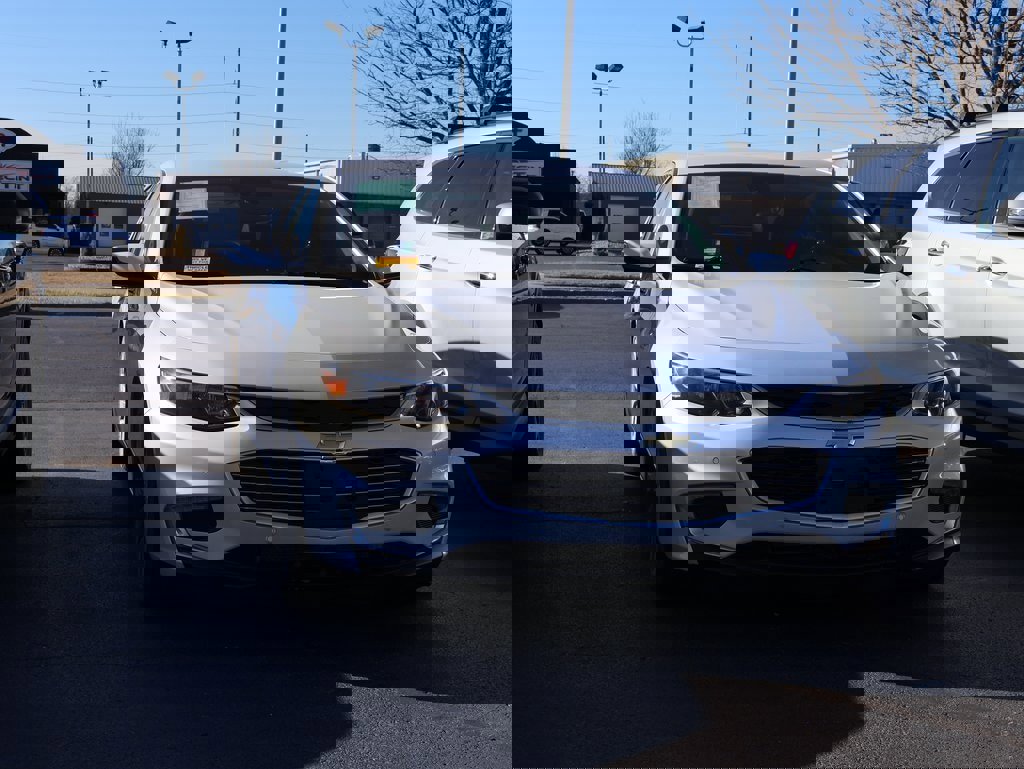 Used 2016 Chevrolet Malibu Premier w/ Driver Confidence Package II image 2