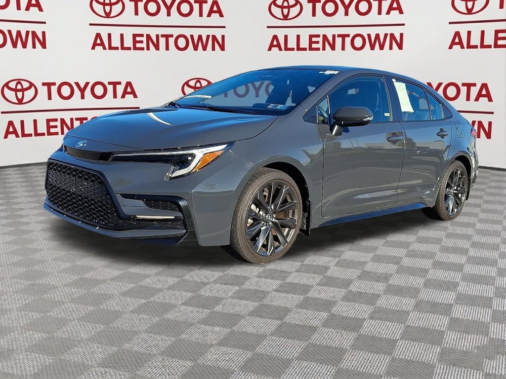 Used 2025 Toyota Corolla SE AWD/4WD image 3