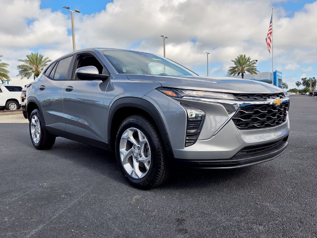 Certified 2024 Chevrolet Trax LS w/ LS Convenience Package FWD image 1