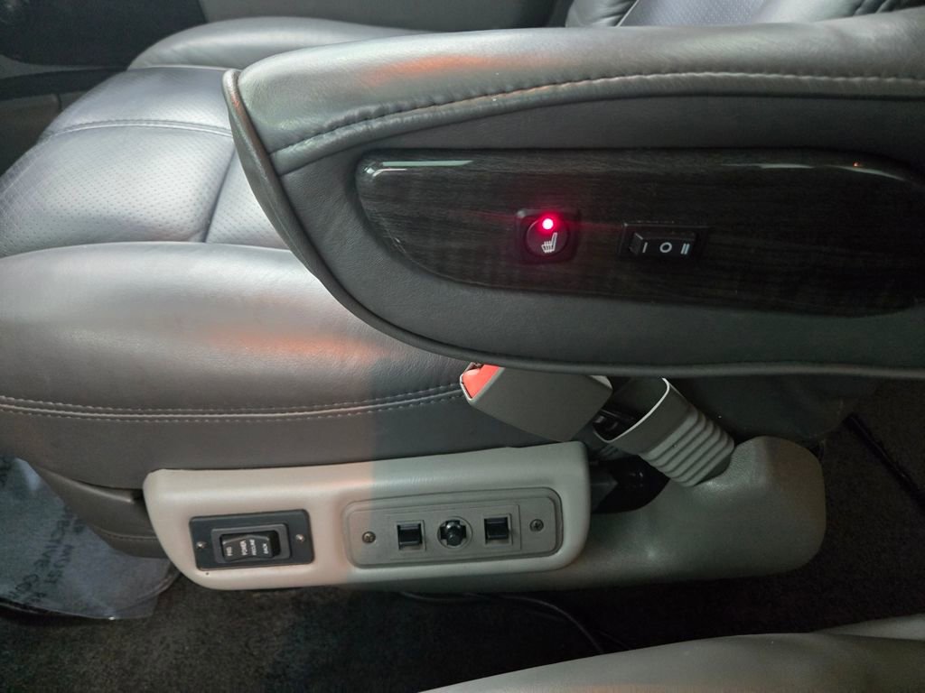 Used 2019 Chevrolet Express 2500 w/ Enhanced Convenience Package image 21