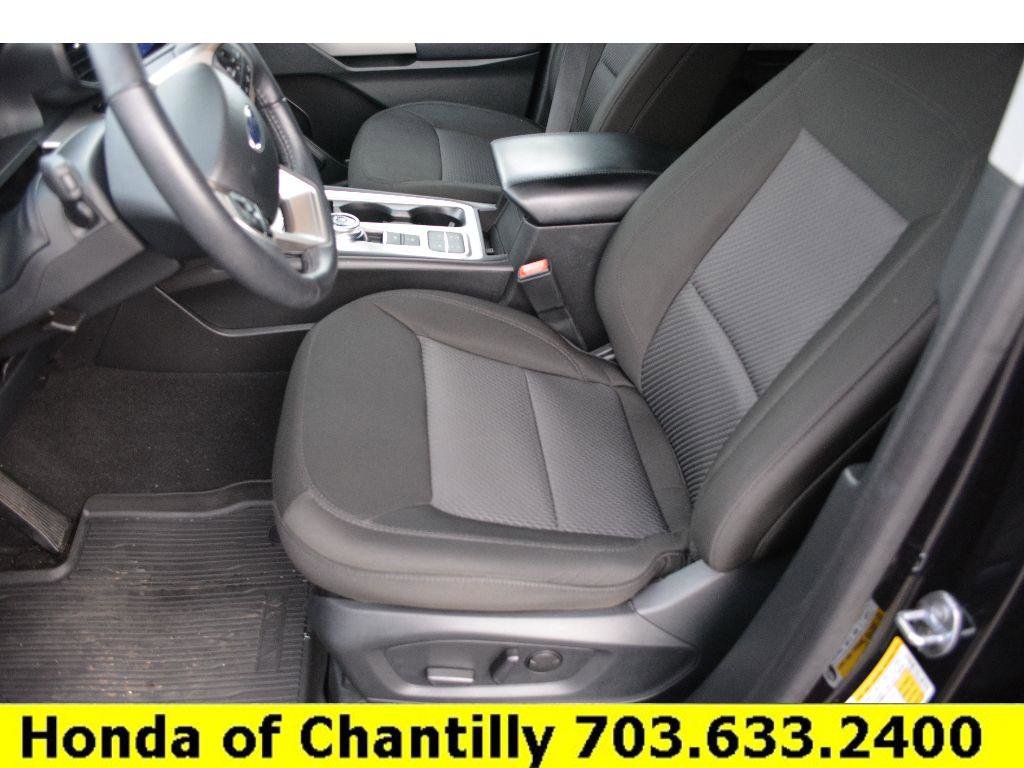 Used 2024 Ford Explorer XLT image 29