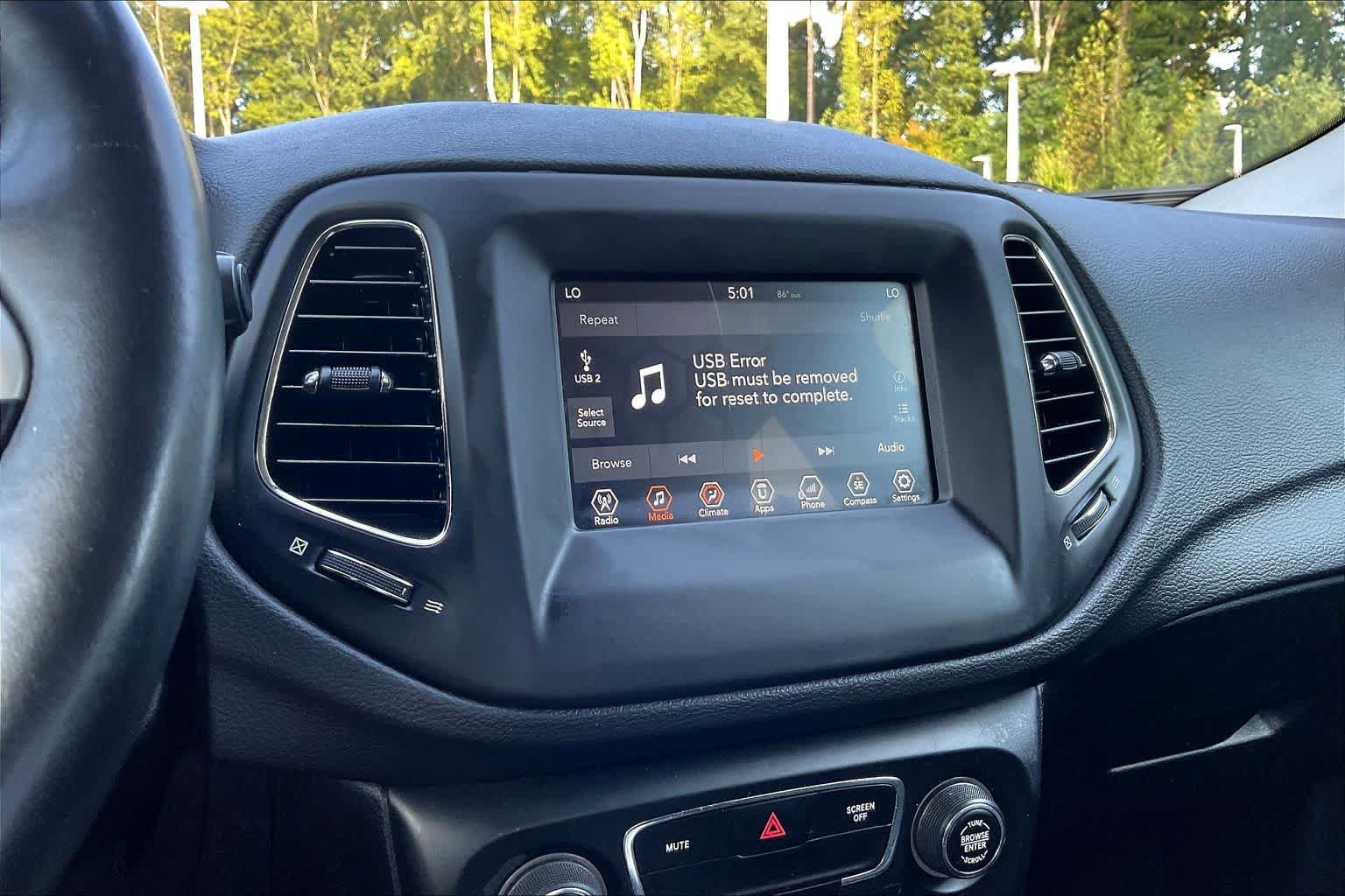 Used 2018 Jeep Compass Latitude w/ Popular Equipment Group AWD/4WD image 32