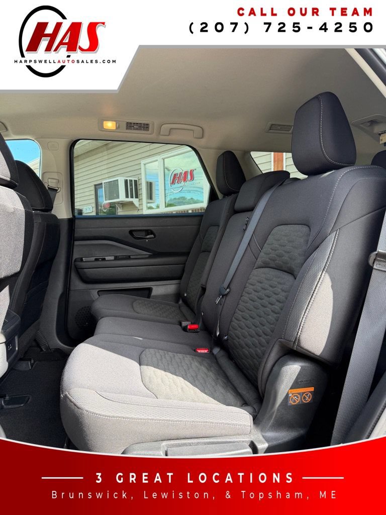Used 2023 Nissan Pathfinder S AWD/4WD image 12