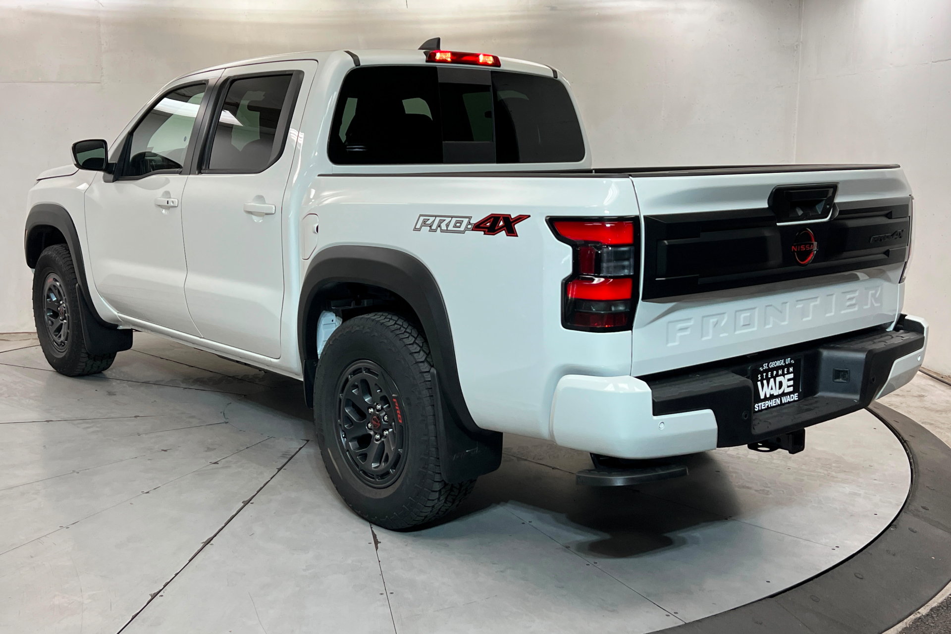 New 2026 Nissan Frontier PRO-4X w/ Tow Package AWD/4WD image 3