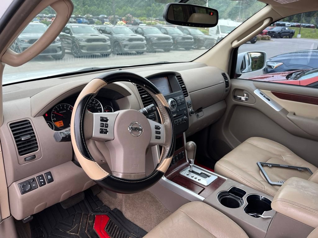 Used 2010 Nissan Pathfinder LE AWD/4WD image 6