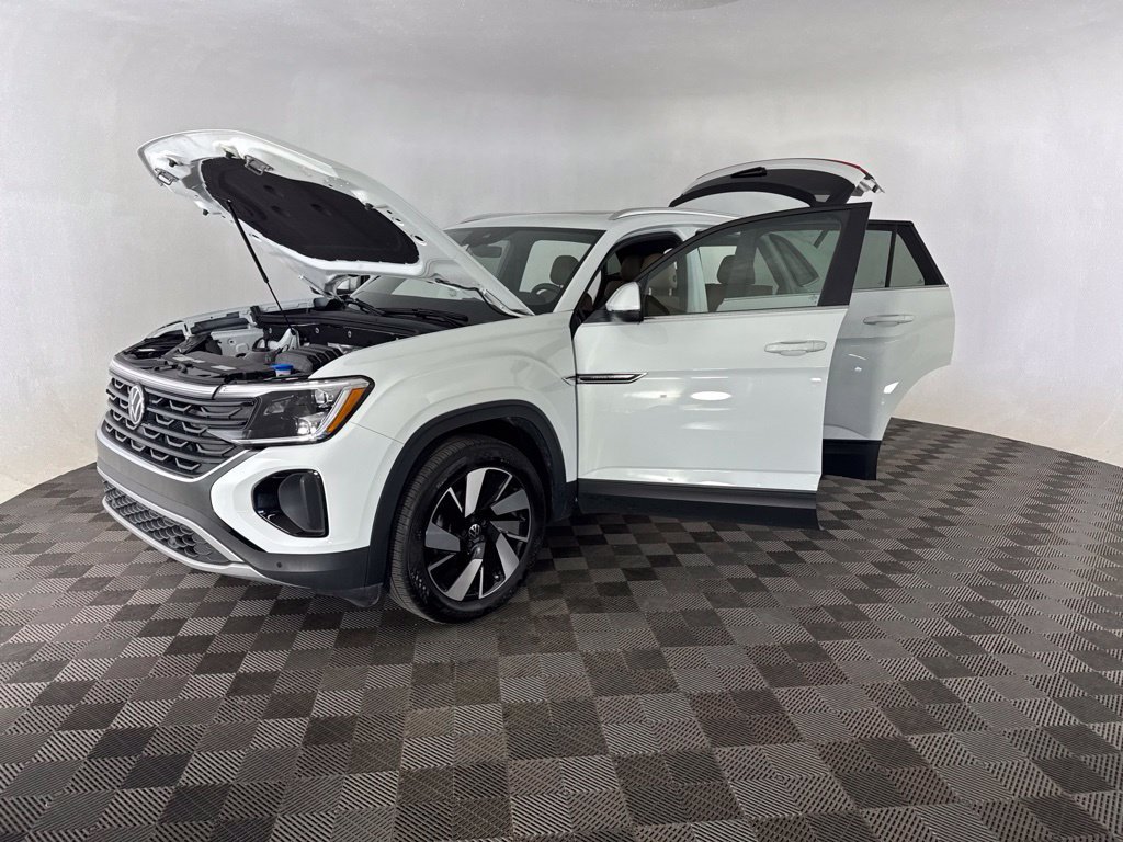 Used 2025 Volkswagen Atlas Cross Sport SE AWD/4WD image 11