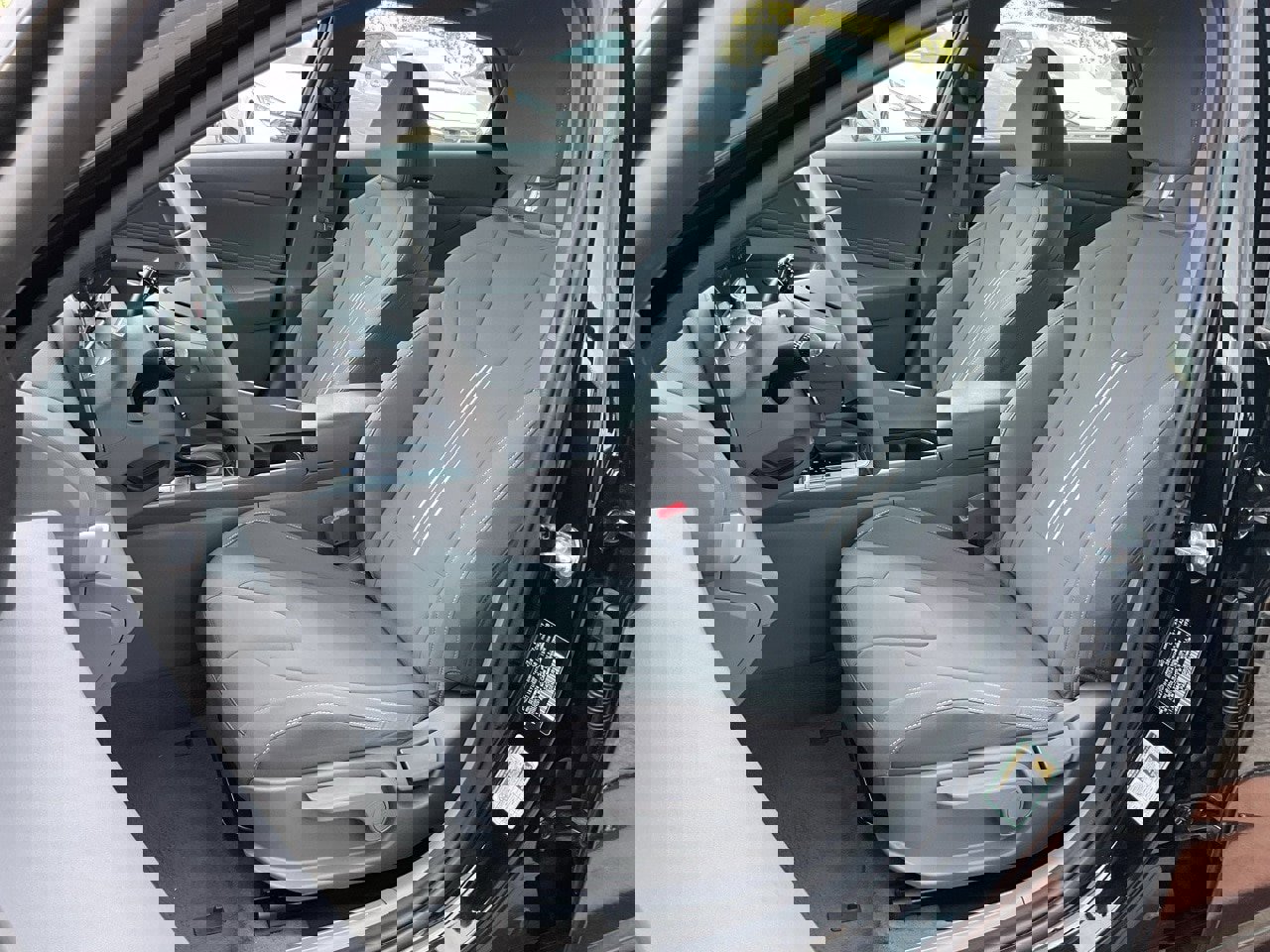 Used 2025 Hyundai Elantra SEL image 13