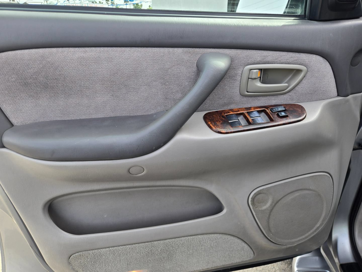 Used 2003 Toyota Sequoia SR5 RWD image 9