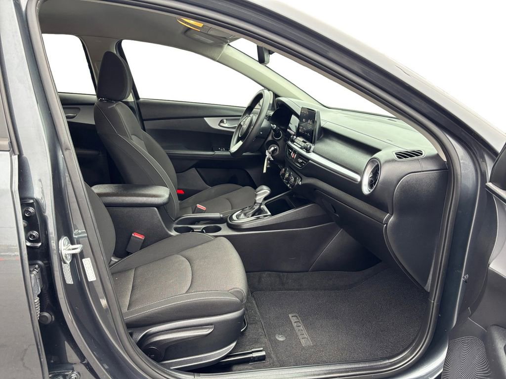 Used 2023 Kia Forte LX image 22