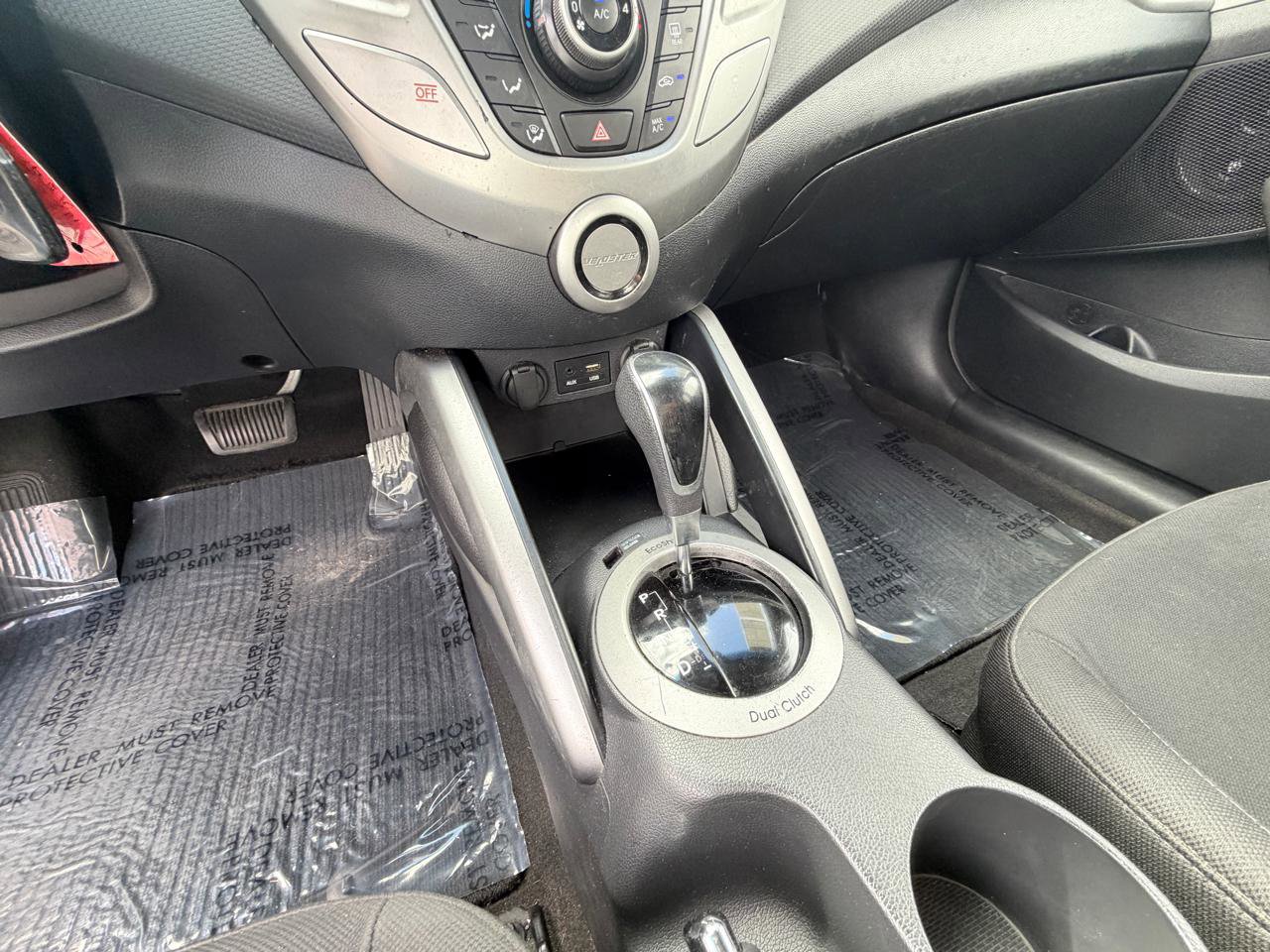 Used 2016 Hyundai Veloster FWD image 14