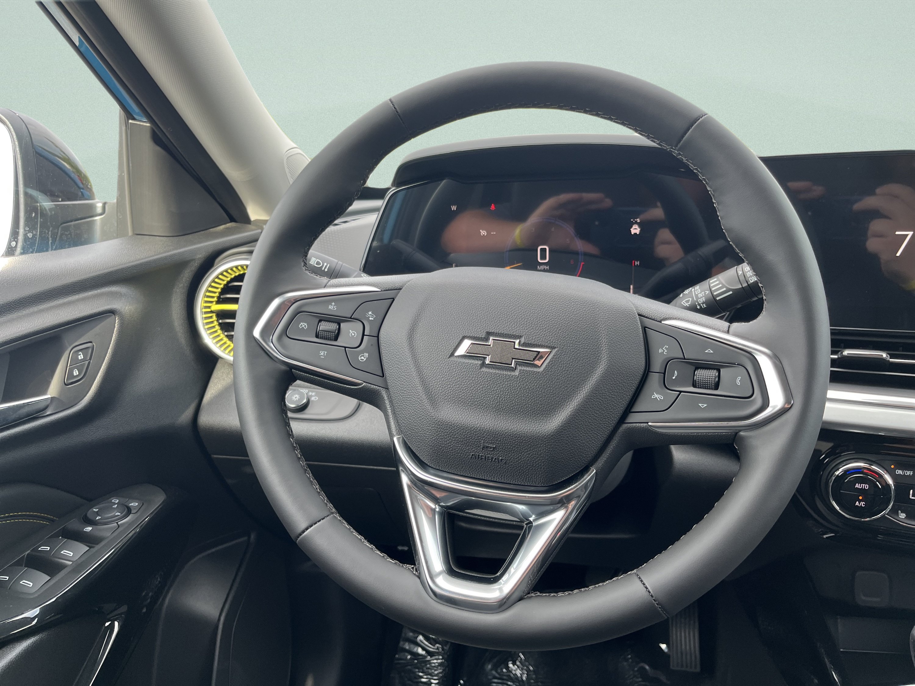 New 2026 Chevrolet Trax LT w/ Midnight Edition FWD image 26