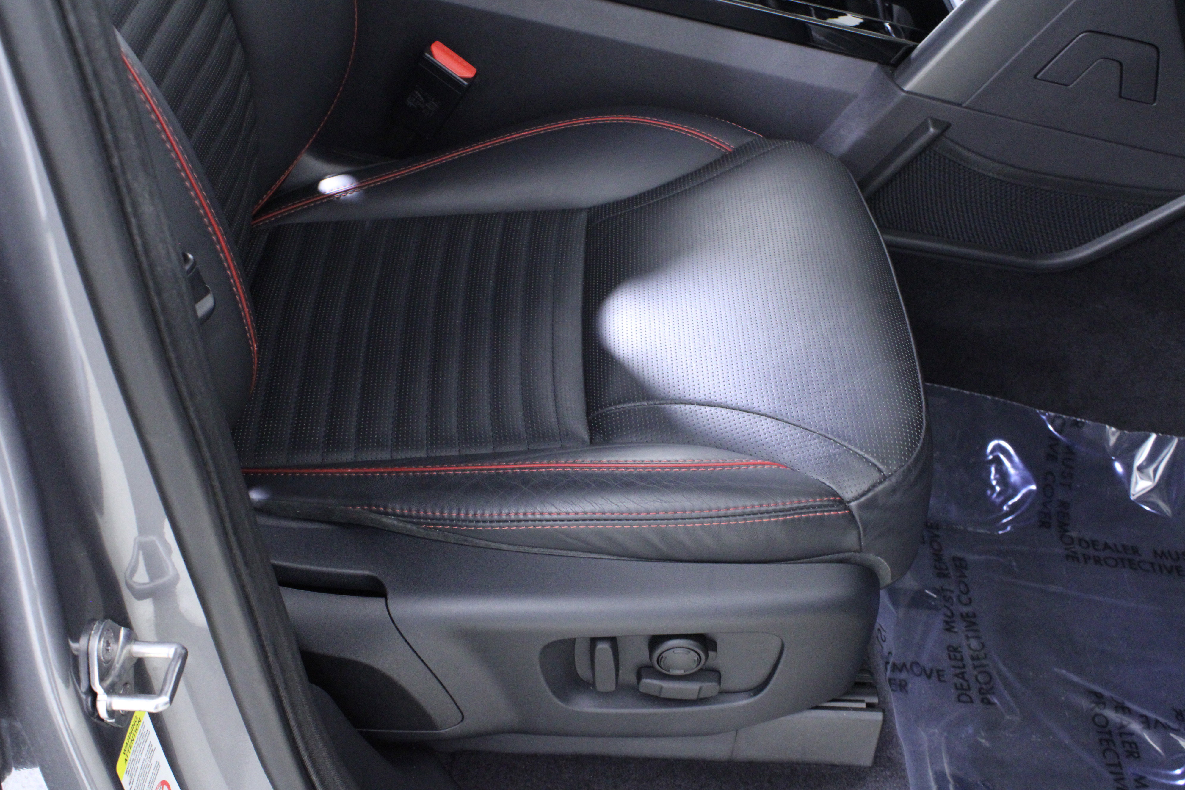 Used 2020 Land Rover Discovery HSE image 19
