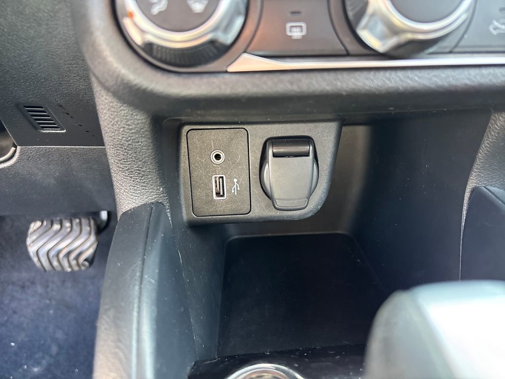 Used 2021 Nissan Versa SV image 33