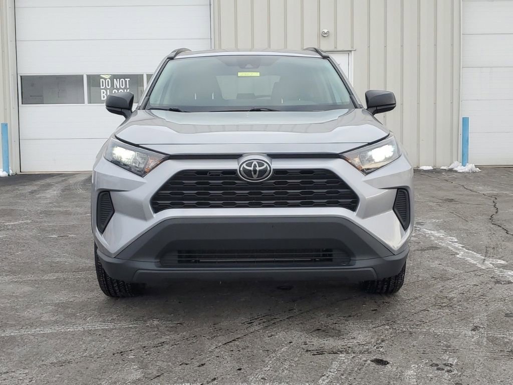 Used 2021 Toyota RAV4 LE image 2