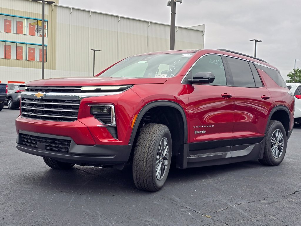 Used 2026 Chevrolet Traverse LT FWD image 4