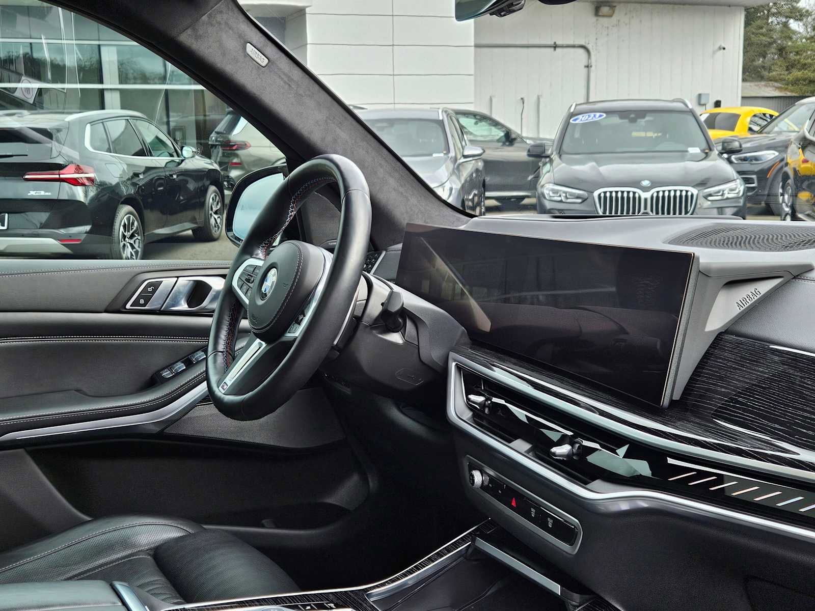 Used 2023 BMW X7 M60i w/ Climate Comfort Package image 24