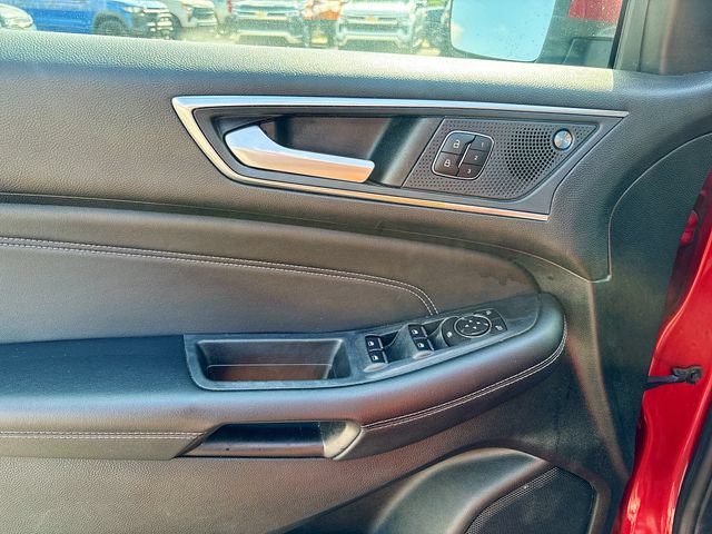 Used 2022 Ford Edge Titanium AWD/4WD image 16