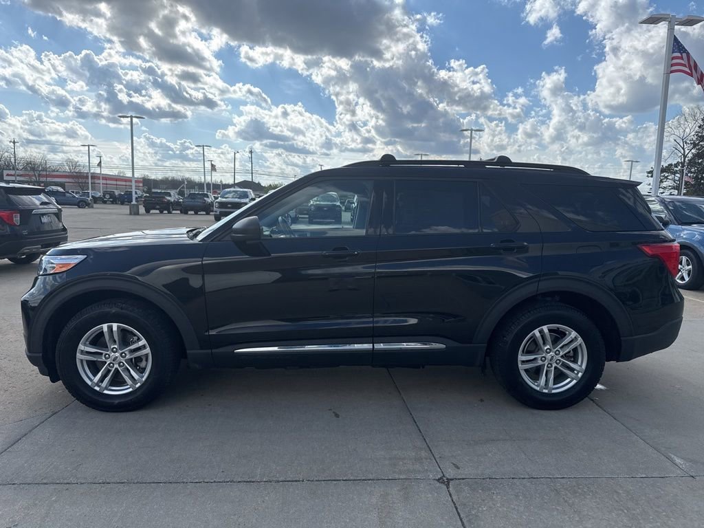 Certified 2022 Ford Explorer XLT w/ Equipment Group 202A AWD/4WD image 3