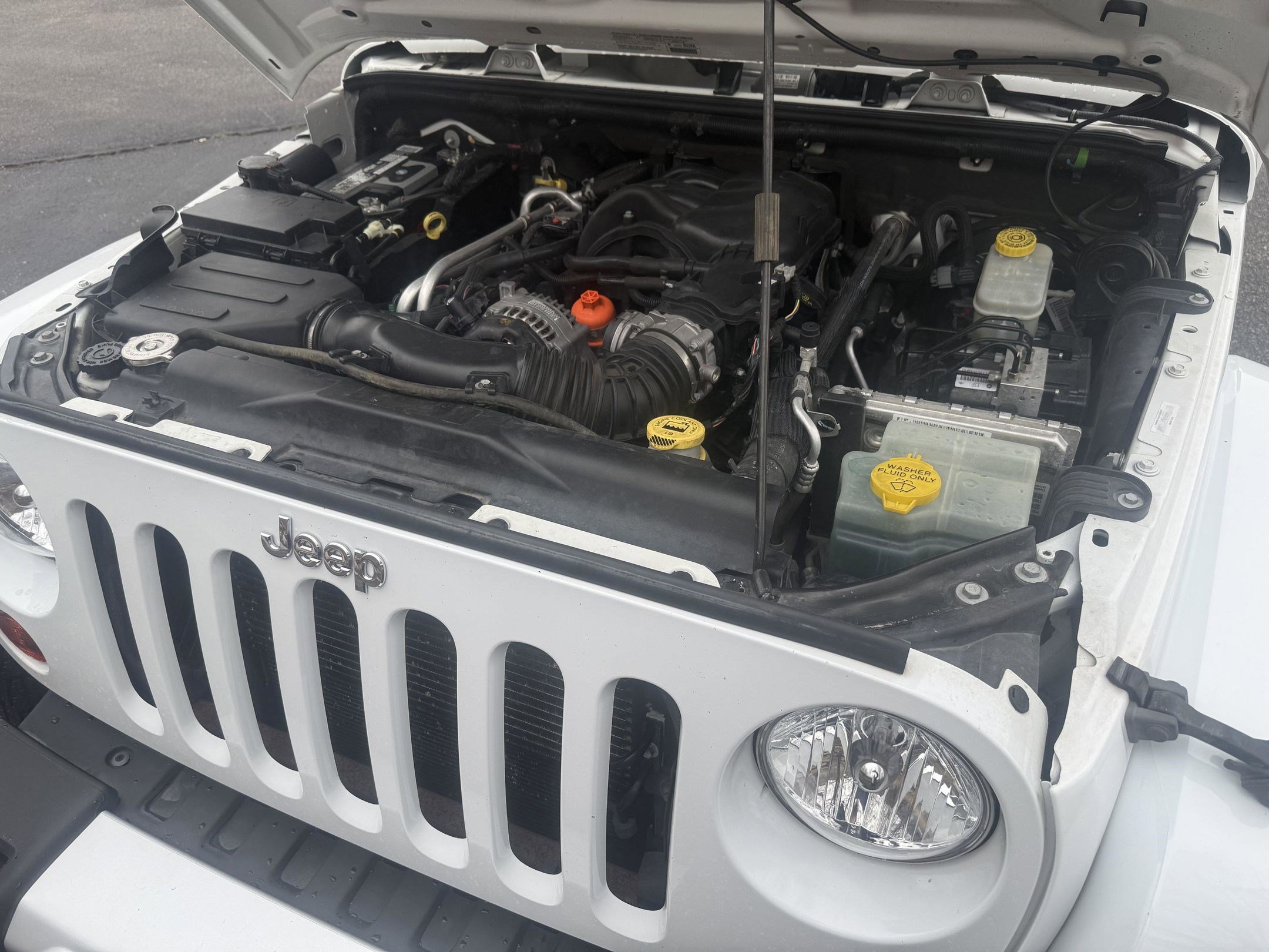 Used 2013 Jeep Wrangler Unlimited Sahara image 41
