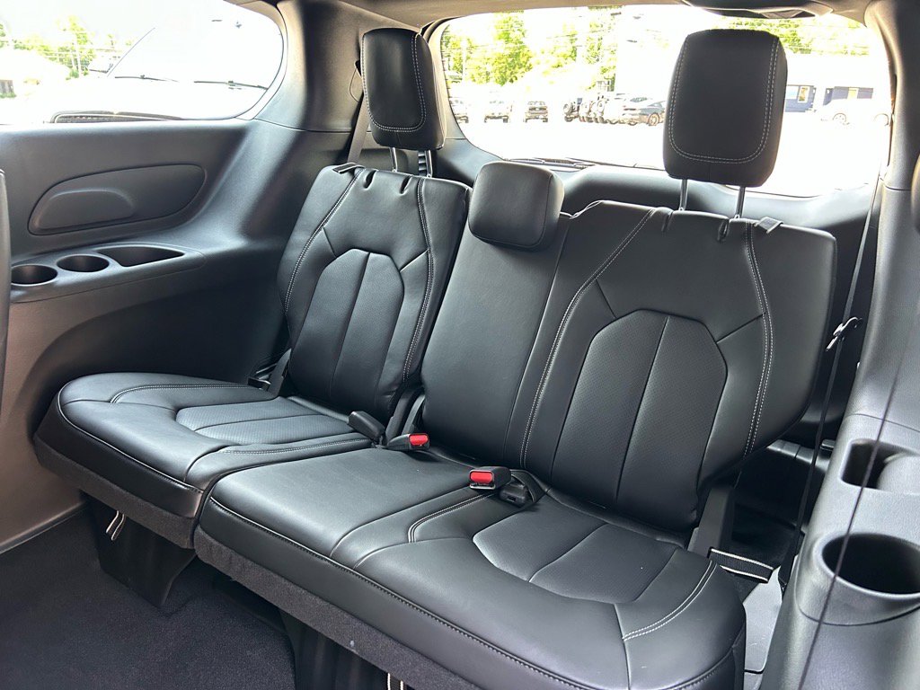New 2025 Chrysler Voyager LX image 36