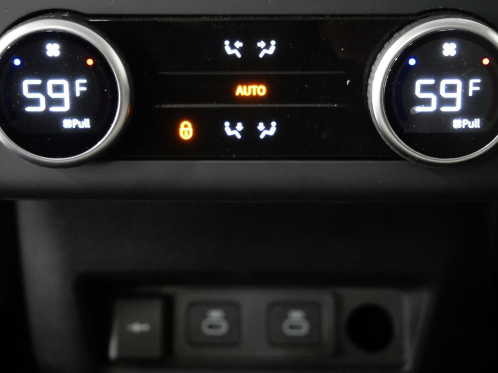 Used 2025 Land Rover Discovery S AWD/4WD image 26