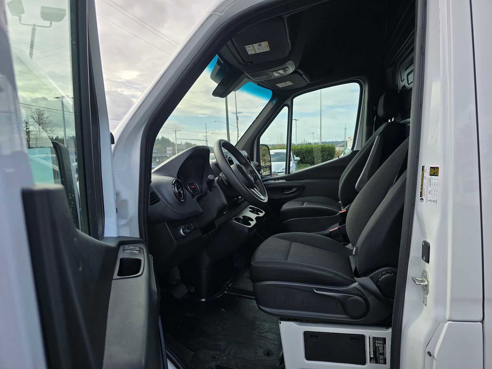 Used 2024 Mercedes-Benz Sprinter 2500 image 19