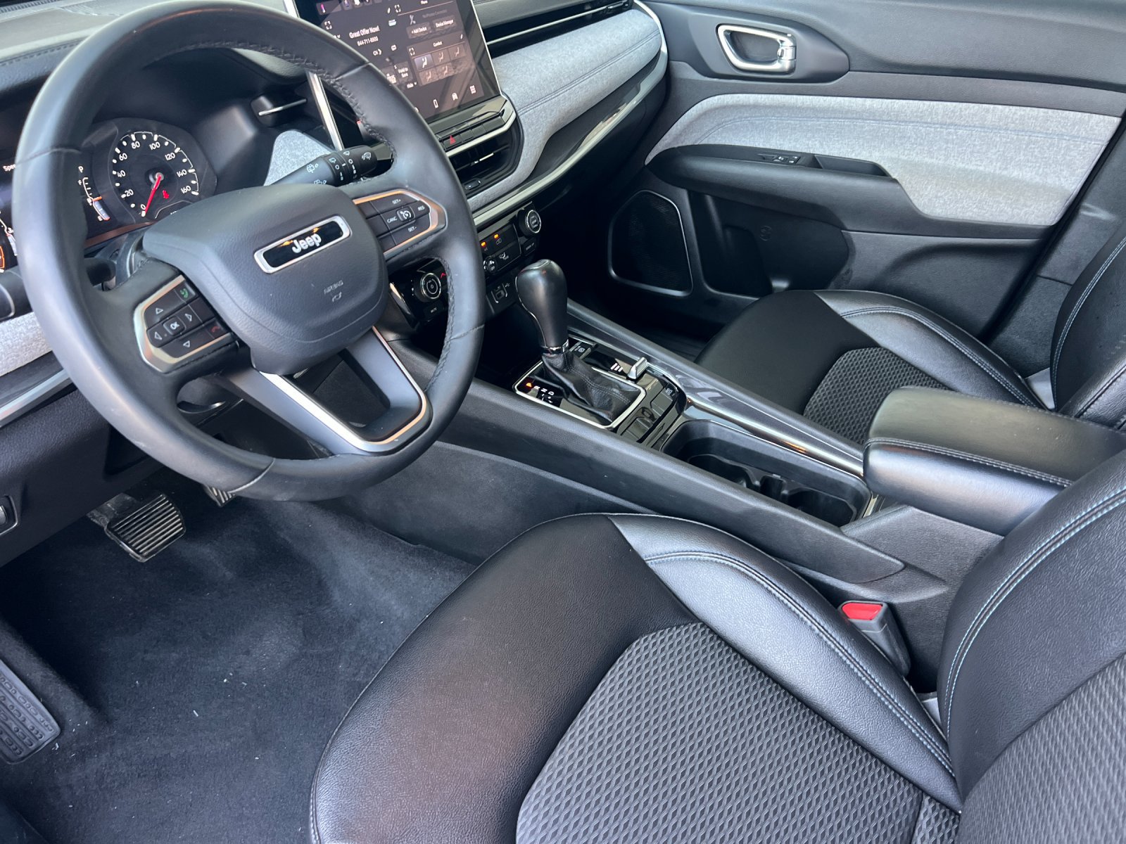 Used 2024 Jeep Compass Latitude AWD/4WD image 10
