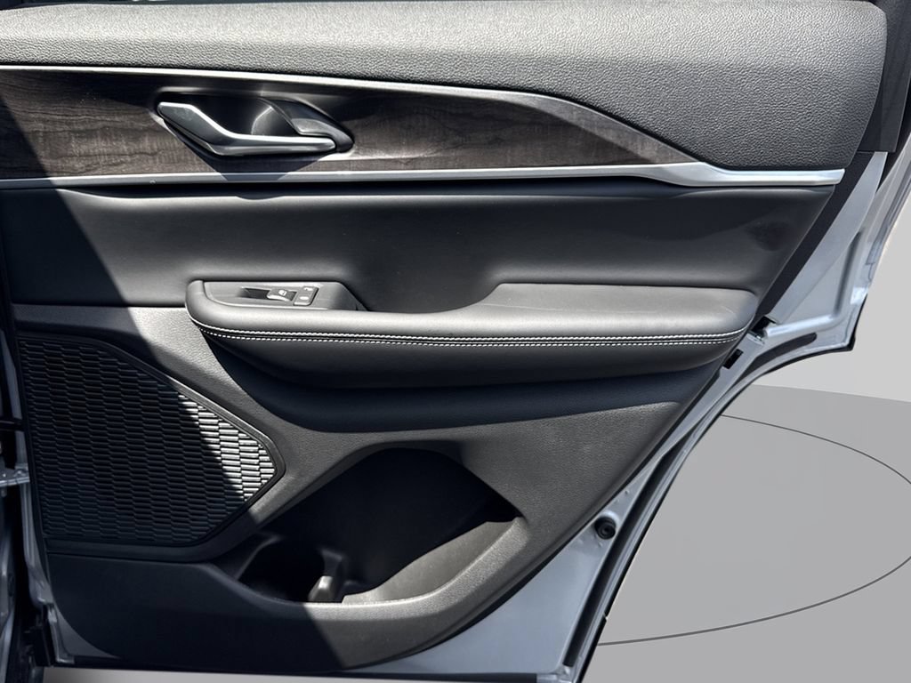 New 2026 Jeep Grand Cherokee Altitude RWD image 25