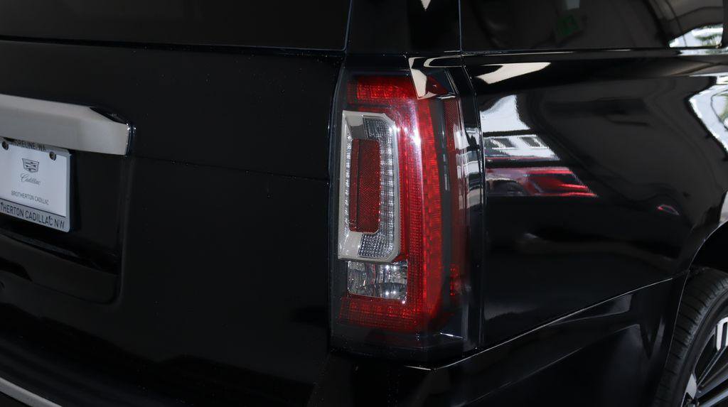 Used 2020 GMC Yukon XL Denali w/ Denali Premium Package AWD/4WD image 14