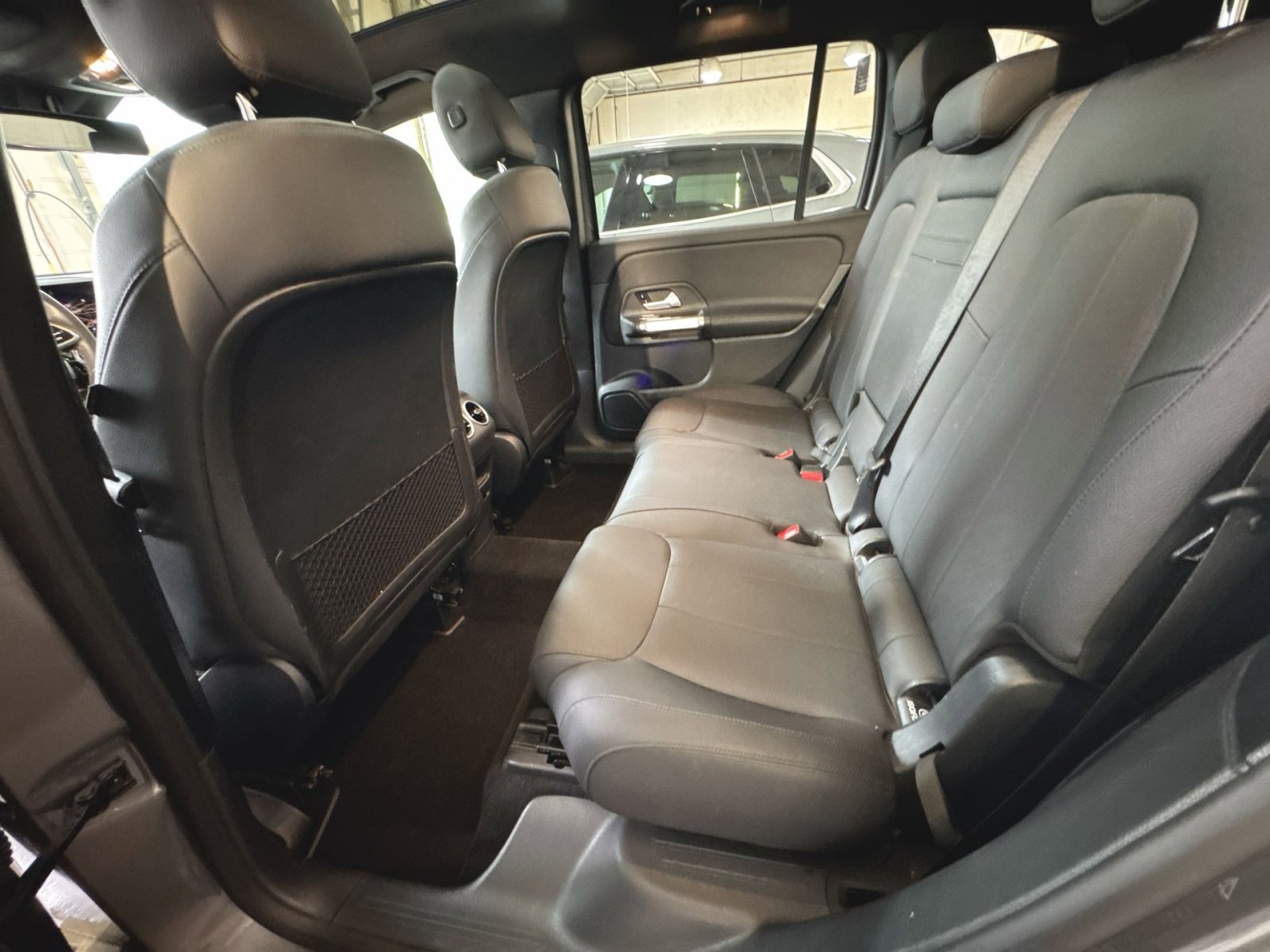 Used 2023 Mercedes-Benz GLB 250 4MATIC image 25