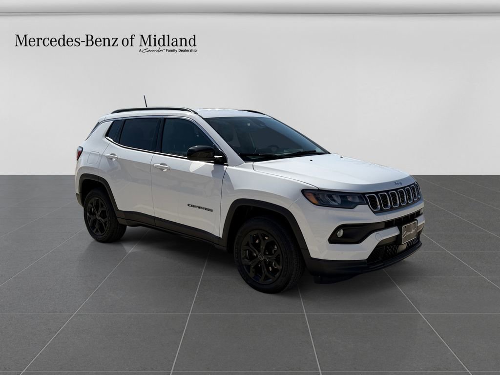 Used 2025 Jeep Compass Latitude image 1