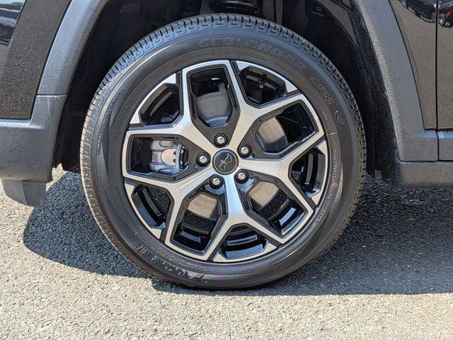 Certified 2025 Jeep Compass Limited image 30