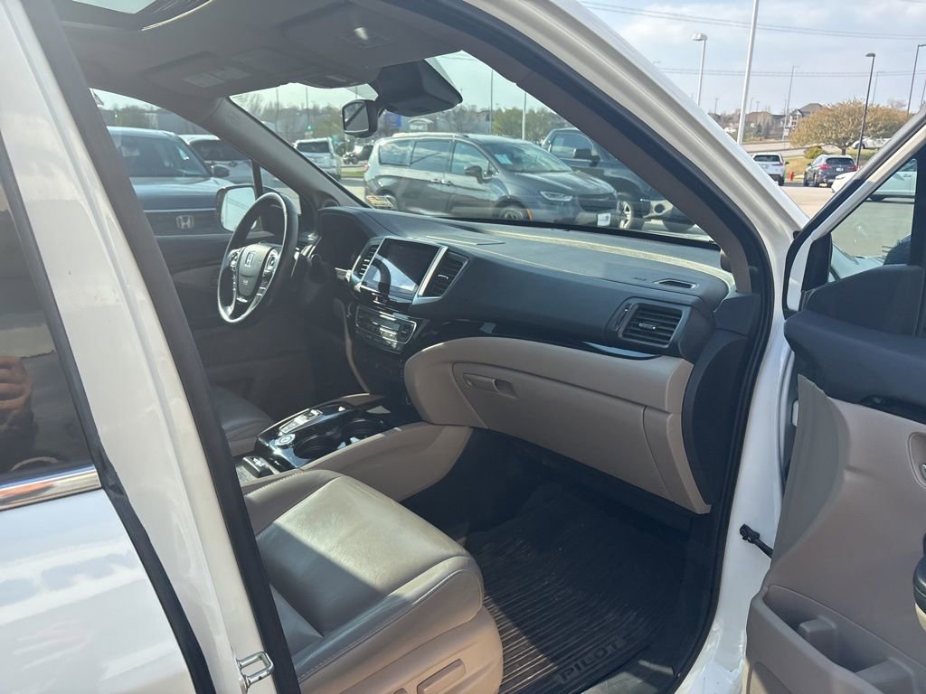 Used 2016 Honda Pilot Touring image 28