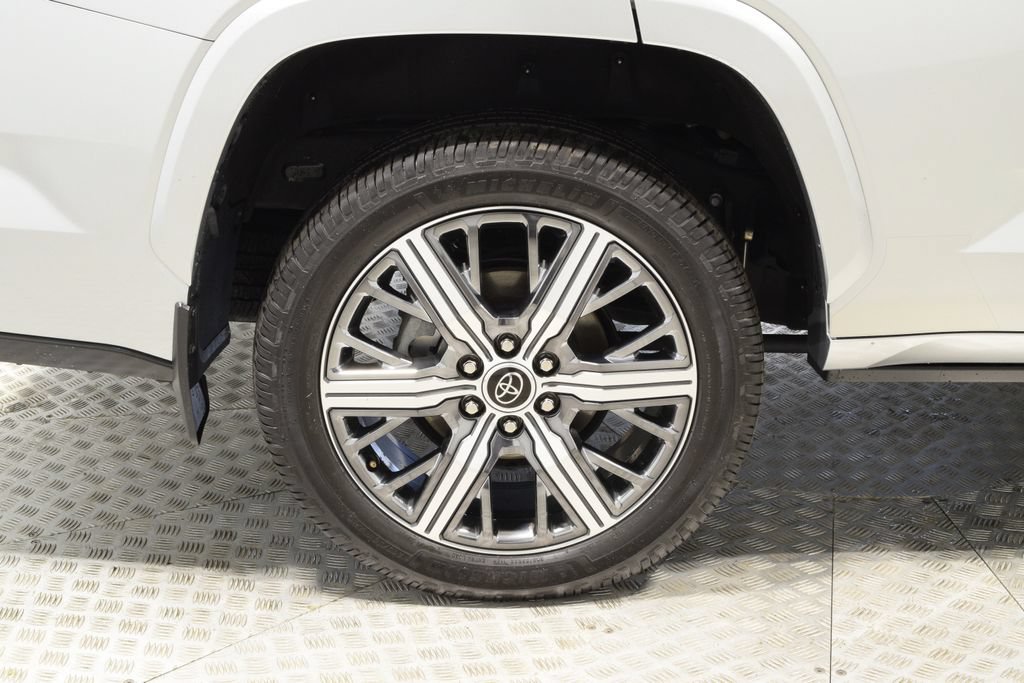 Used 2023 Toyota Sequoia Capstone AWD/4WD image 39