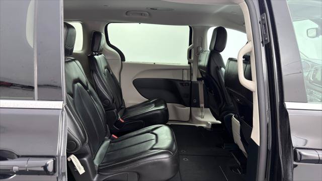 Used 2024 Chrysler Pacifica Touring-L FWD image 18