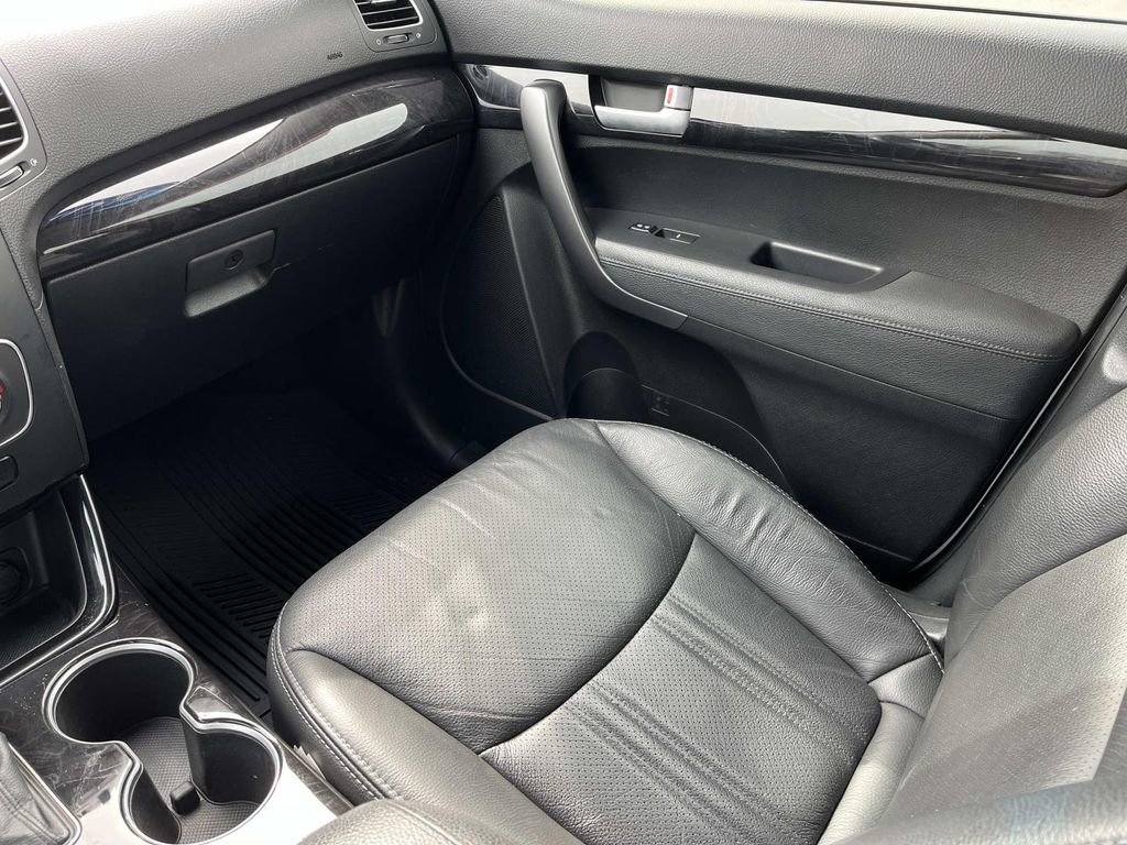 Used 2015 Kia Sorento LX image 13