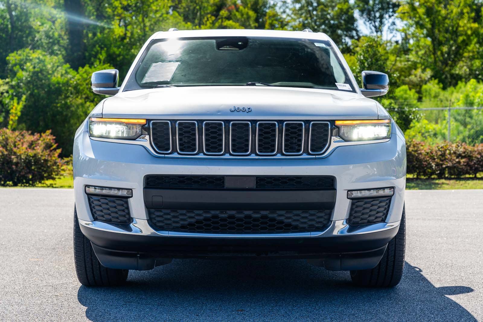 Used 2021 Jeep Grand Cherokee L Limited AWD/4WD image 2