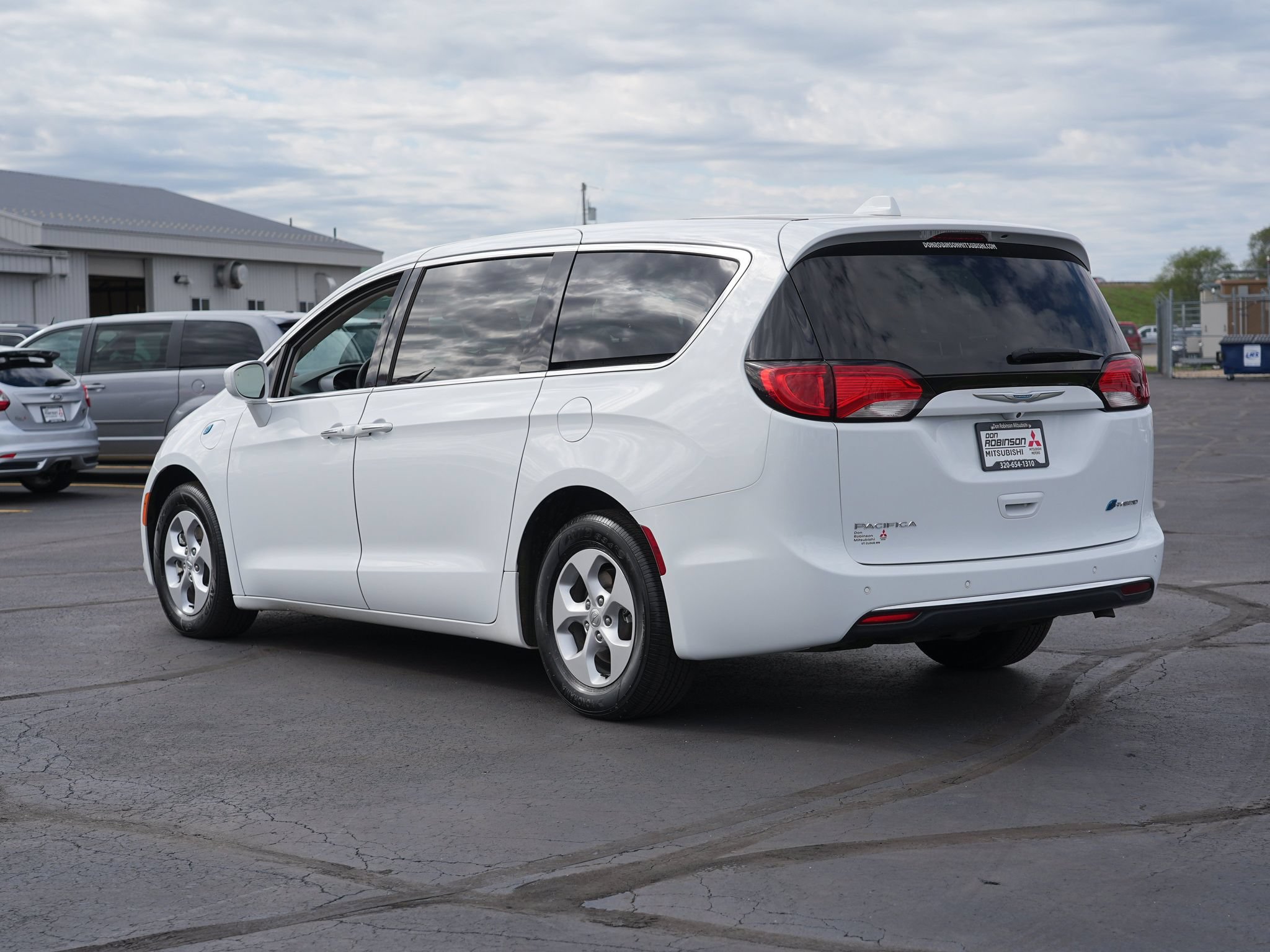 Used 2018 Chrysler Pacifica Touring Plus FWD image 6