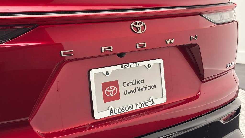 Certified 2025 Toyota Crown Signia AWD/4WD image 8