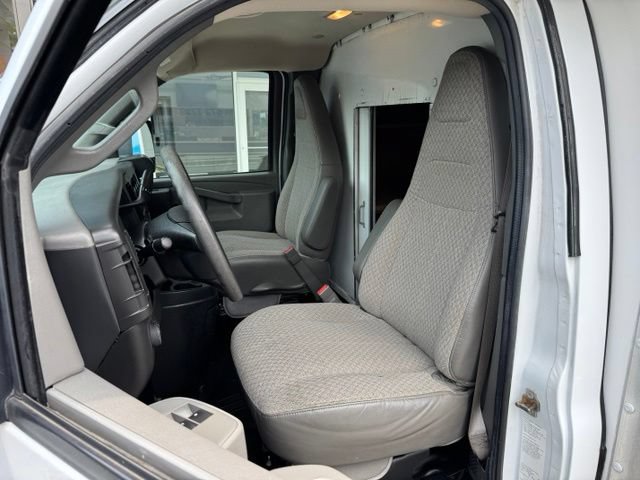 Used 2017 GMC Savana 3500 RWD image 16