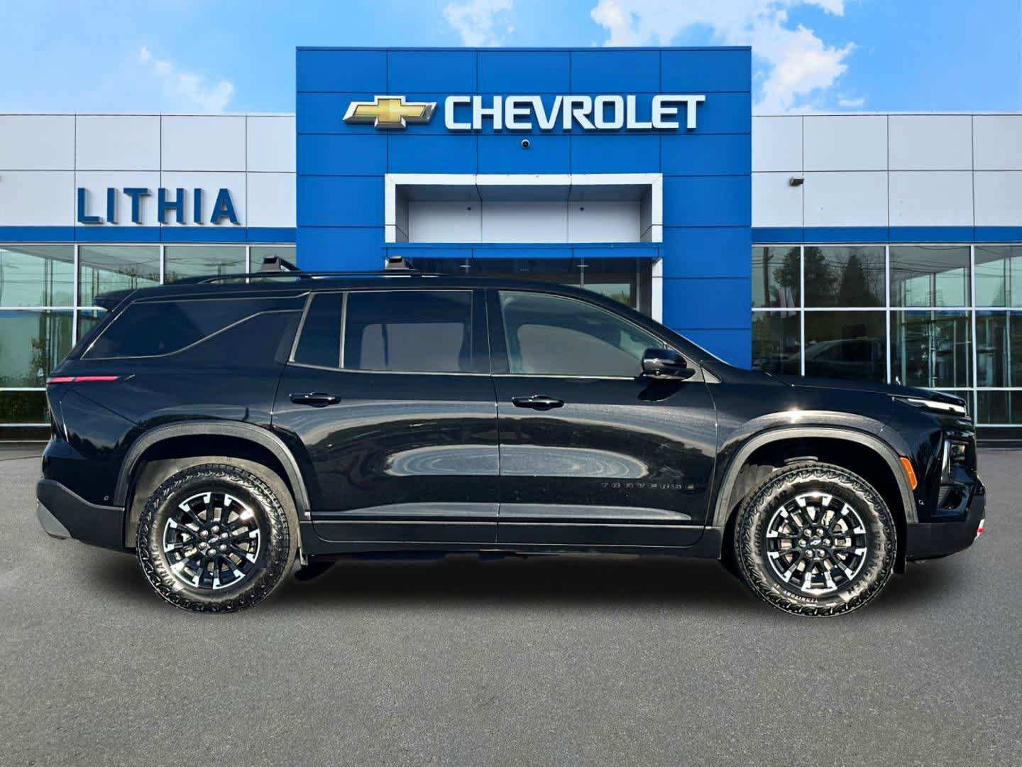 Used 2025 Chevrolet Traverse Z71 w/ Enhanced Driving Package AWD/4WD image 8