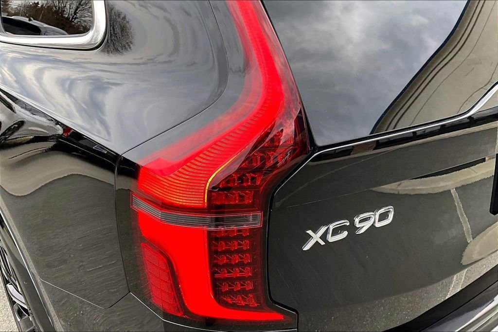 Certified 2025 Volvo XC90 B6 Plus image 22