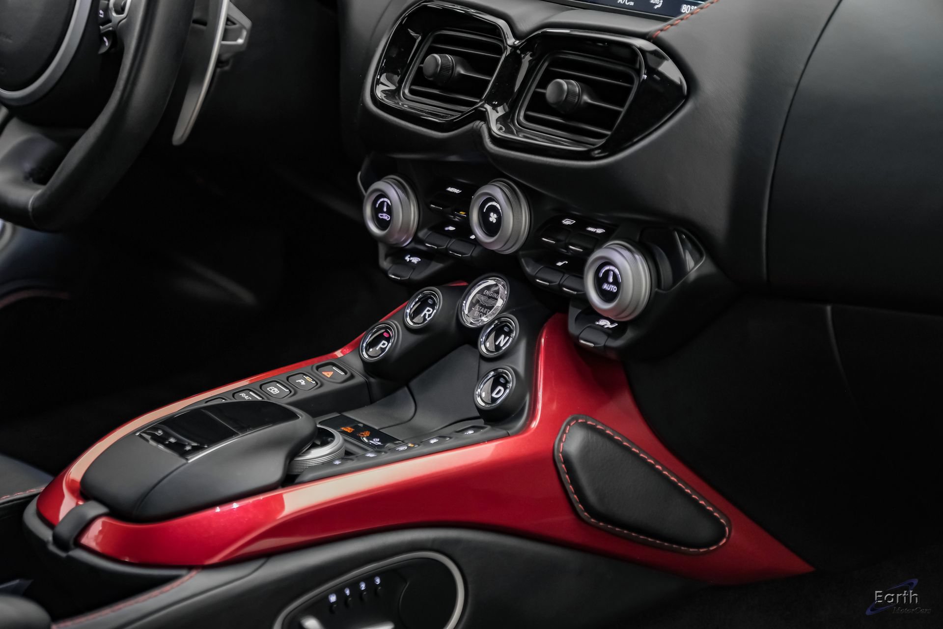 Used 2019 Aston Martin V8 Vantage Coupe RWD image 56