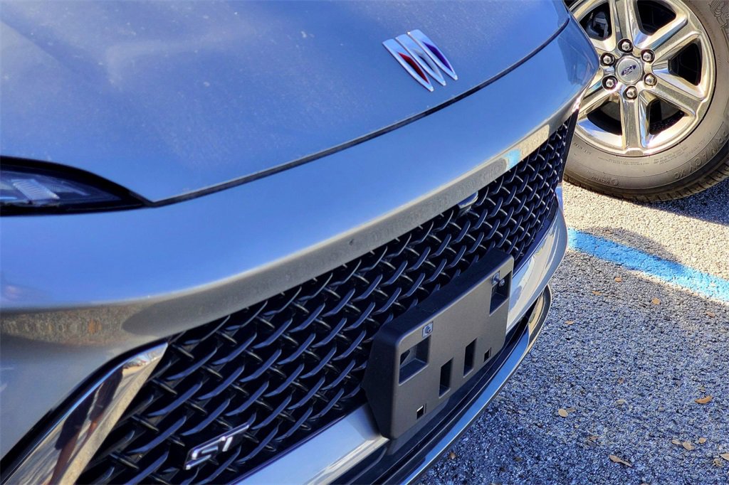 Used 2024 Buick Envision Sport Touring image 3