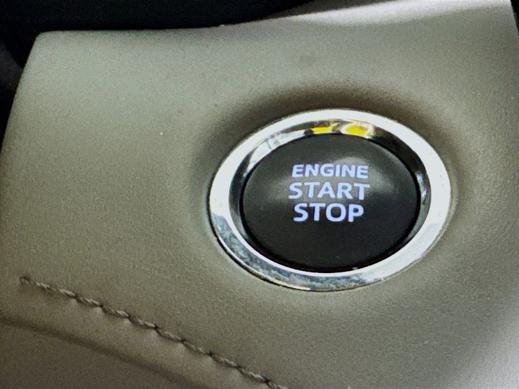 Used 2023 Toyota Highlander LE FWD image 18