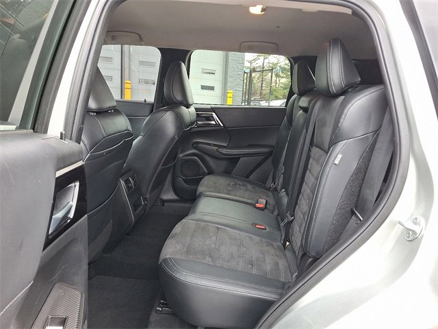 Used 2024 Mitsubishi Outlander SE Black Edition image 10